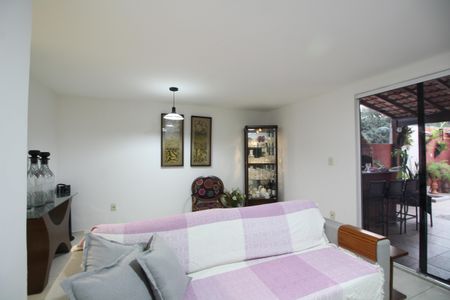 Casa à venda com 96m², 3 quartos e 2 vagasSala