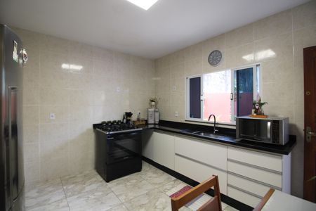 Casa à venda com 96m², 3 quartos e 2 vagasCozinha