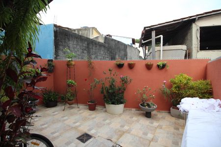 Casa à venda com 96m², 3 quartos e 2 vagasFundos