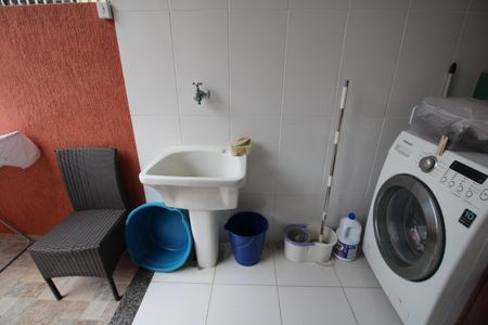 Casa à venda com 96m², 3 quartos e 2 vagasÁrea de Serviço