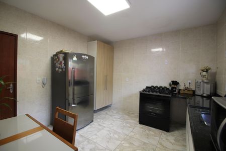 Casa à venda com 96m², 3 quartos e 2 vagasCozinha