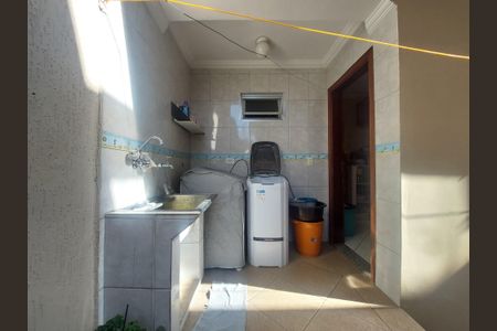 Casa à venda com 167m², 3 quartos e 2 vagasÁrea de Serviço