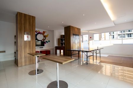 Apartamento à venda com 220m², 3 quartos e 4 vagas Apartamento à venda com 220m², 3 quartos e 4 vagasÁrea comum - Salão de jogos juvenil