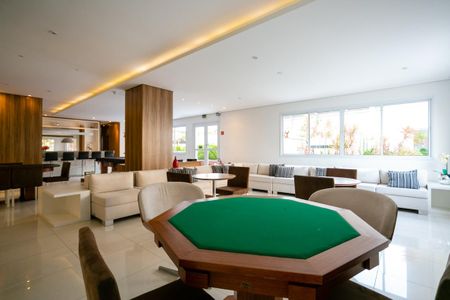 Apartamento à venda com 220m², 3 quartos e 4 vagas Apartamento à venda com 220m², 3 quartos e 4 vagasÁrea comum - Salão de jogos adulto