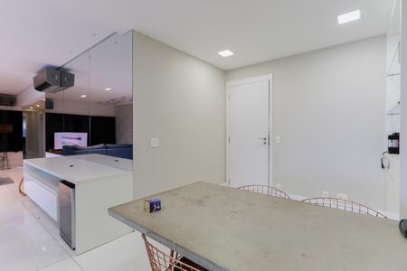 Apartamento à venda com 220m², 3 quartos e 4 vagas Apartamento à venda com 220m², 3 quartos e 4 vagasSala de jantar