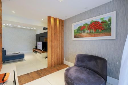 Apartamento à venda com 220m², 3 quartos e 4 vagas Apartamento à venda com 220m², 3 quartos e 4 vagasSala de TV