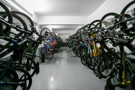 Apartamento à venda com 220m², 3 quartos e 4 vagas Apartamento à venda com 220m², 3 quartos e 4 vagasÁrea comum - Bicicletário