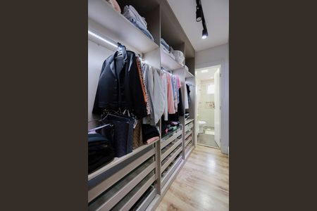 Apartamento à venda com 220m², 3 quartos e 4 vagas Apartamento à venda com 220m², 3 quartos e 4 vagasCloset da suíte 1