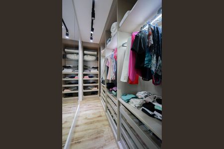 Apartamento à venda com 220m², 3 quartos e 4 vagas Apartamento à venda com 220m², 3 quartos e 4 vagasCloset da suíte 1