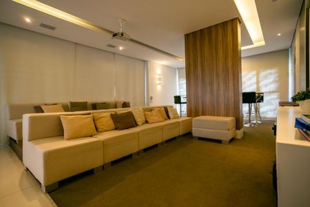 Apartamento à venda com 220m², 3 quartos e 4 vagas Apartamento à venda com 220m², 3 quartos e 4 vagasÁrea comum - Cinema
