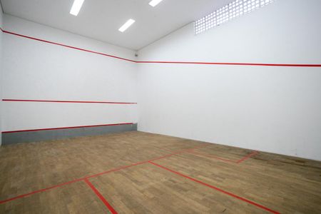 Apartamento à venda com 220m², 3 quartos e 4 vagas Apartamento à venda com 220m², 3 quartos e 4 vagasÁrea comum - Quadra de squash
