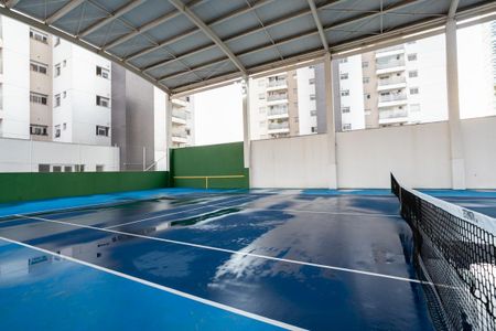 Apartamento à venda com 220m², 3 quartos e 4 vagas Apartamento à venda com 220m², 3 quartos e 4 vagasÁrea comum - Quadra de tênis