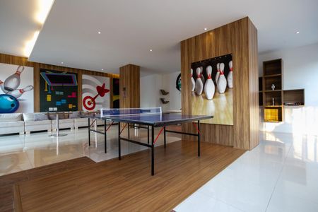 Apartamento à venda com 220m², 3 quartos e 4 vagas Apartamento à venda com 220m², 3 quartos e 4 vagasÁrea comum - Salão de jogos juvenil