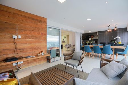 Apartamento à venda com 220m², 3 quartos e 4 vagas Apartamento à venda com 220m², 3 quartos e 4 vagasVaranda gourmet