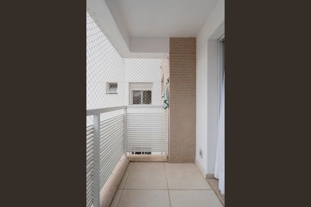 Apartamento à venda com 220m², 3 quartos e 4 vagas Apartamento à venda com 220m², 3 quartos e 4 vagasSacada da sala de TV