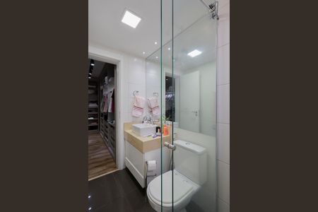 Apartamento à venda com 220m², 3 quartos e 4 vagas Apartamento à venda com 220m², 3 quartos e 4 vagasBanheiro 1 da suíte 1