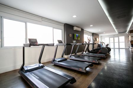 Apartamento à venda com 220m², 3 quartos e 4 vagas Apartamento à venda com 220m², 3 quartos e 4 vagasÁrea comum - Academia