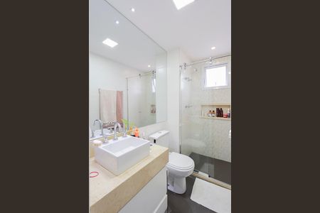 Apartamento à venda com 220m², 3 quartos e 4 vagas Apartamento à venda com 220m², 3 quartos e 4 vagasBanheiro 1 da suíte 1