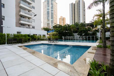 Apartamento à venda com 220m², 3 quartos e 4 vagas Apartamento à venda com 220m², 3 quartos e 4 vagasÁrea comum - Piscina