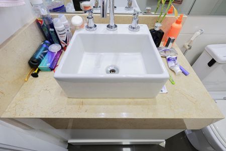 Apartamento à venda com 220m², 3 quartos e 4 vagas Apartamento à venda com 220m², 3 quartos e 4 vagasBanheiro 1 da suíte 1