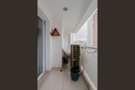 Apartamento à venda com 220m², 3 quartos e 4 vagas Apartamento à venda com 220m², 3 quartos e 4 vagasSacada da sala de TV