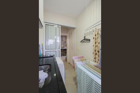 Apartamento à venda com 220m², 3 quartos e 4 vagas Apartamento à venda com 220m², 3 quartos e 4 vagasÁrea de serviço
