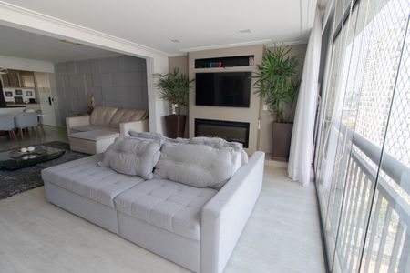 Apartamento à venda com 94m², 2 quartos e 2 vagas Apartamento à venda com 94m², 2 quartos e 2 vagasVaranda