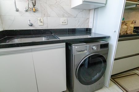 Apartamento à venda com 94m², 2 quartos e 2 vagas Apartamento à venda com 94m², 2 quartos e 2 vagasÁrea de serviço