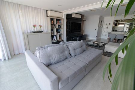 Apartamento à venda com 94m², 2 quartos e 2 vagas Apartamento à venda com 94m², 2 quartos e 2 vagasVaranda