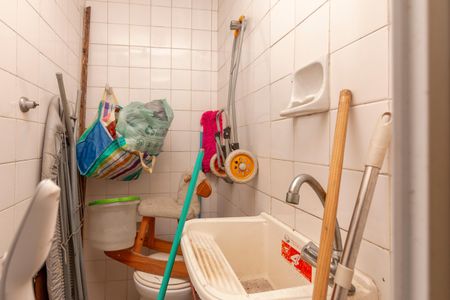 Apartamento à venda com 74m², 2 quartos e 1 vaga Apartamento à venda com 74m², 2 quartos e 1 vagaBanheiro de Serviço