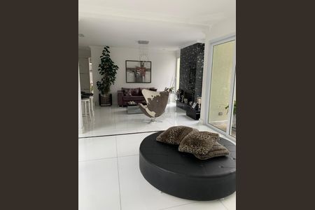 Sala de casa à venda com 3 quartos, 450m² em City América, São Paulo