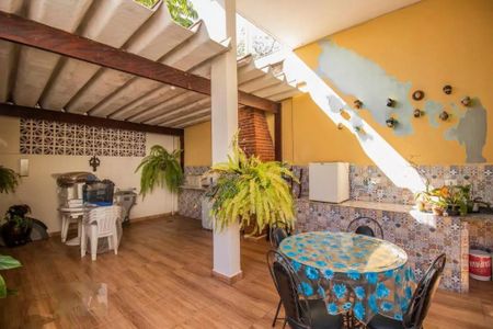 Casa à venda com 290m², 5 quartos e 4 vagas