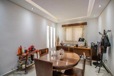 Casa à venda com 5 quartos, 290m² em Campo Belo, São Paulo