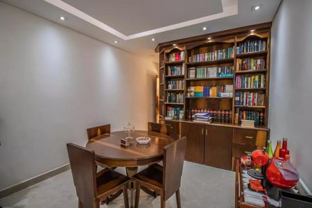 Casa à venda com 5 quartos, 290m² em Campo Belo, São Paulo