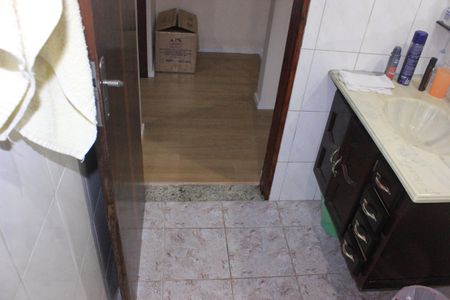 Casa à venda com 220m², 3 quartos e 3 vagasBanheiro 2