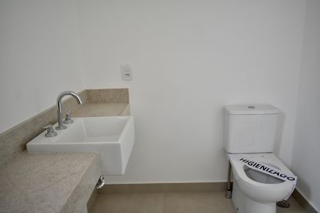 Apartamento à venda com 141m², 3 quartos e 2 vagas Apartamento à venda com 141m², 3 quartos e 2 vagasBanheiro da Suíte 1