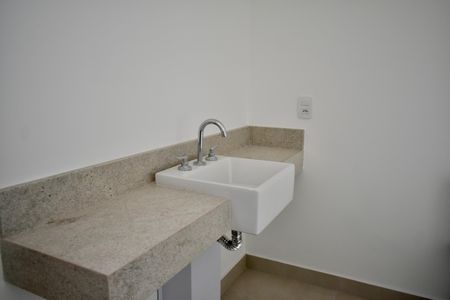 Apartamento à venda com 141m², 3 quartos e 2 vagas Apartamento à venda com 141m², 3 quartos e 2 vagasBanheiro da Suíte 1