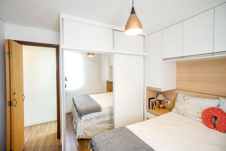Apartamento à venda com 58m², 2 quartos e 1 vagaQuarto 02