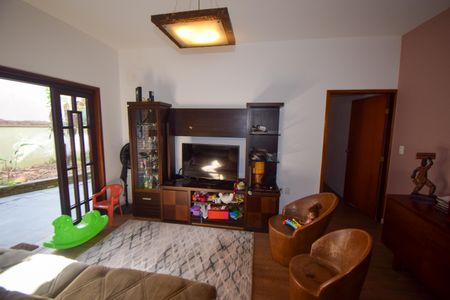 Casa à venda com 350m², 3 quartos e 2 vagasSala