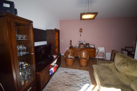 Casa à venda com 350m², 3 quartos e 2 vagasSala