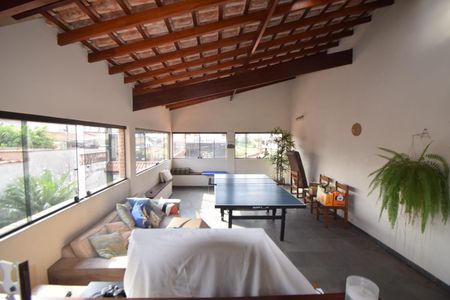 Casa à venda com 350m², 3 quartos e 2 vagasSalão de Festas