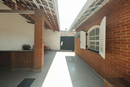 Casa à venda com 340m², 3 quartos e 3 vagas Casa à venda com 340m², 3 quartos e 3 vagasQuintal