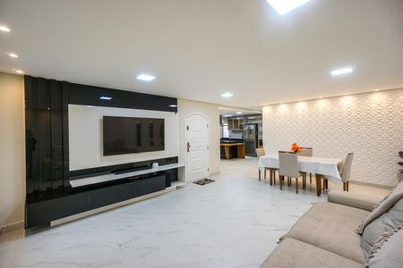 Casa à venda com 340m², 3 quartos e 3 vagas Casa à venda com 340m², 3 quartos e 3 vagasSala