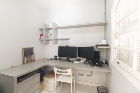 Casa à venda com 340m², 3 quartos e 3 vagas Casa à venda com 340m², 3 quartos e 3 vagasEscritório