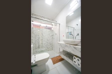 Casa à venda com 340m², 3 quartos e 3 vagas Casa à venda com 340m², 3 quartos e 3 vagasBanheiro social