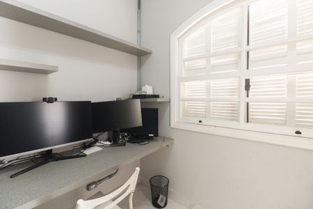 Casa à venda com 340m², 3 quartos e 3 vagas Casa à venda com 340m², 3 quartos e 3 vagasEscritório