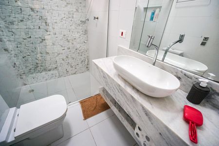 Casa à venda com 340m², 3 quartos e 3 vagas Casa à venda com 340m², 3 quartos e 3 vagasBanheiro social