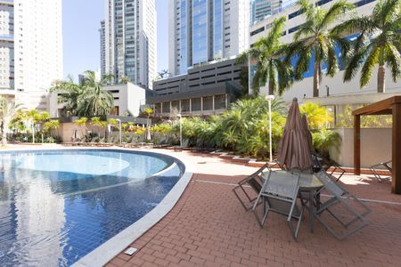 Apartamento à venda com 77m², 2 quartos e 2 vagas Apartamento à venda com 77m², 2 quartos e 2 vagasÁrea comum - Piscina