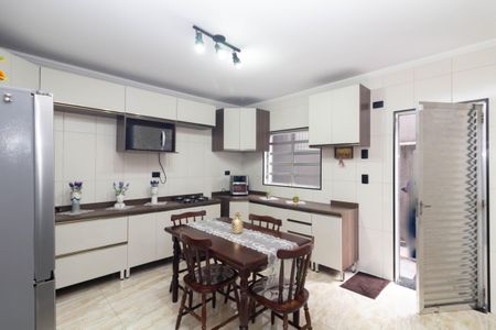 Casa à venda com 359m², 3 quartos e 2 vagas Casa à venda com 359m², 3 quartos e 2 vagasCozinha