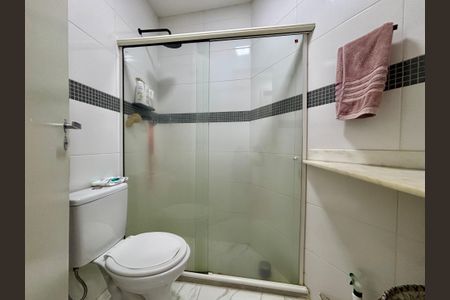 Apartamento à venda com 105m², 3 quartos e 2 vagas Apartamento à venda com 105m², 3 quartos e 2 vagasBanheiro de Serviço